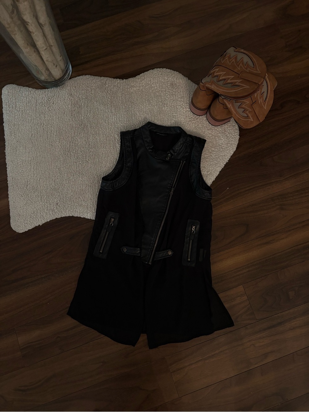 Y2K FAUX LEATHER SLEEVELESS JACKET